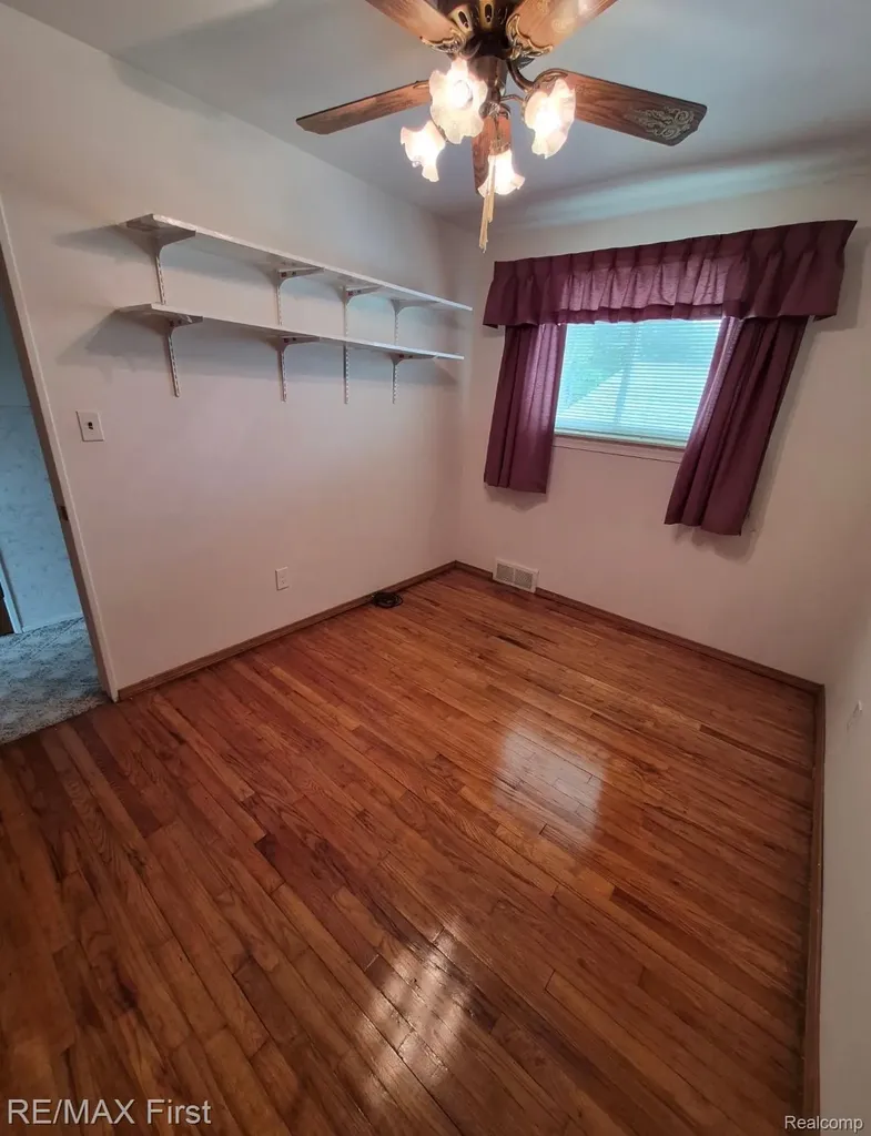 15628 Canberra Street Roseville City MI 48066