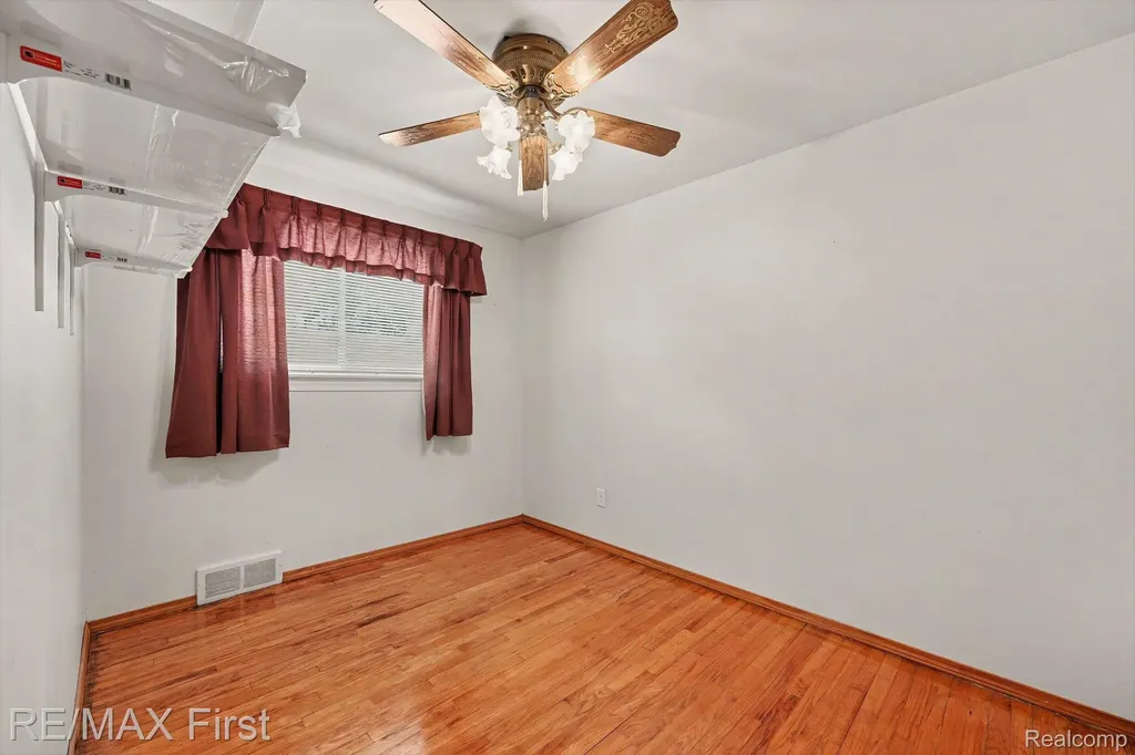 15628 Canberra Street Roseville City MI 48066