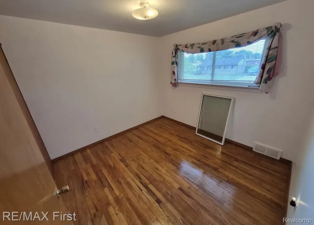 15628 Canberra Street Roseville City MI 48066