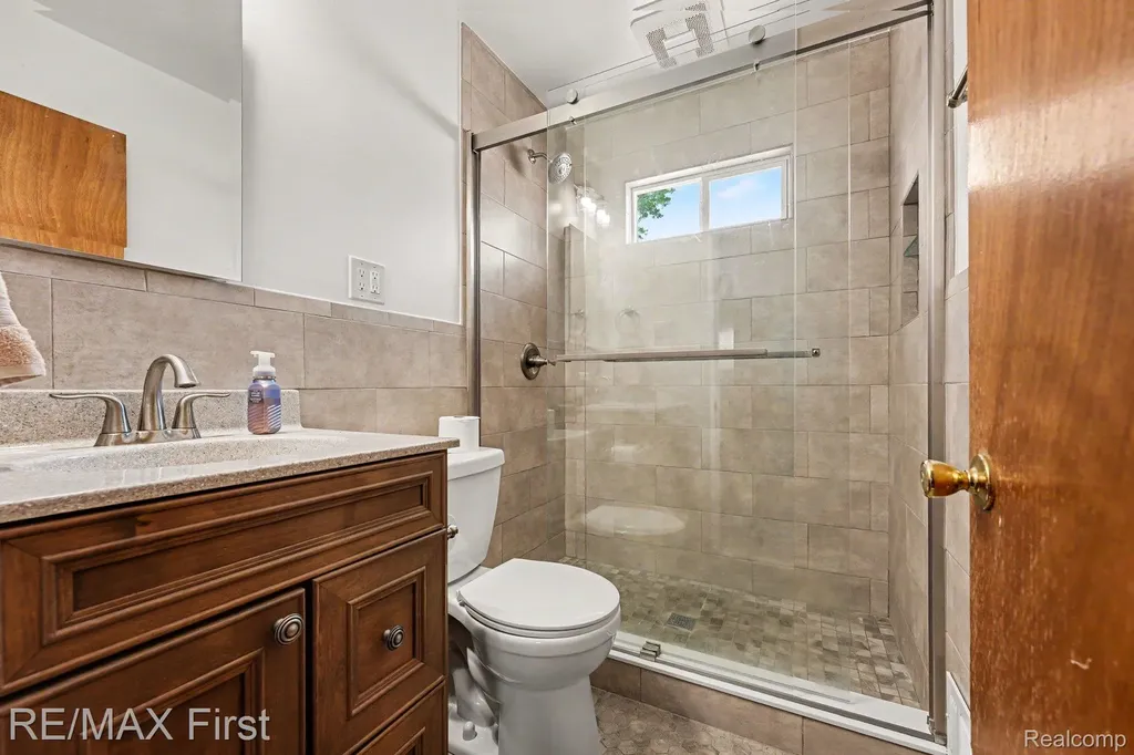 15628 Canberra Street Roseville City MI 48066