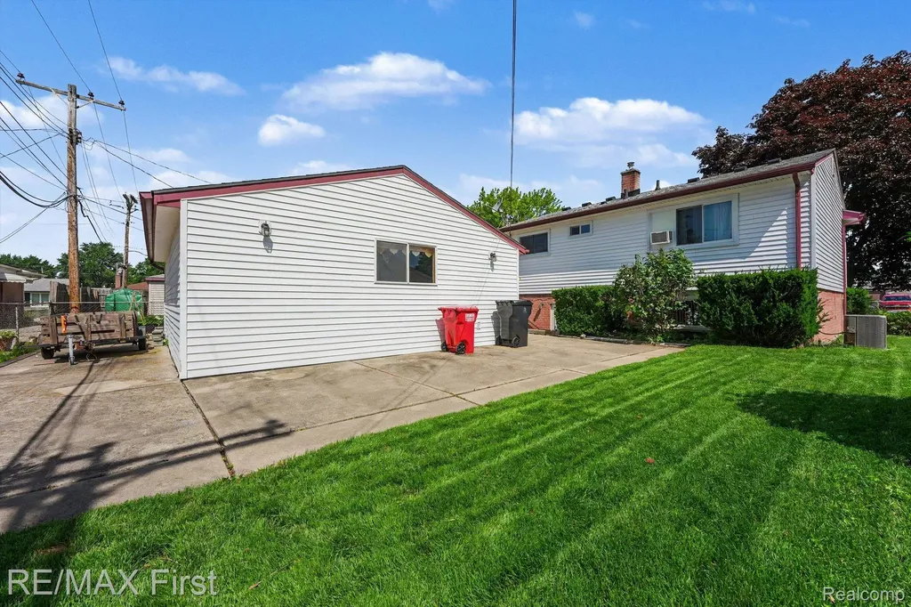 15628 Canberra Street Roseville City MI 48066