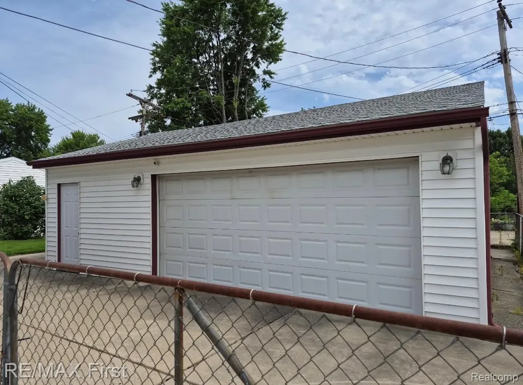 15628 Canberra Street Roseville City MI 48066