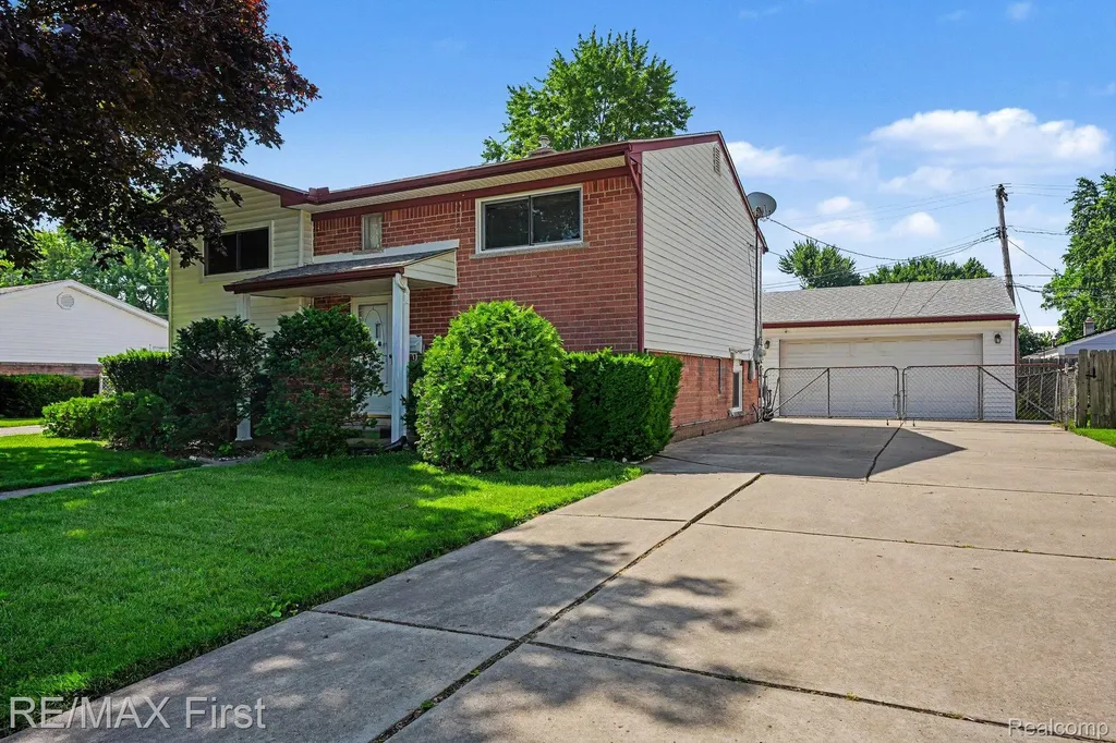 15628 Canberra Street Roseville City MI 48066