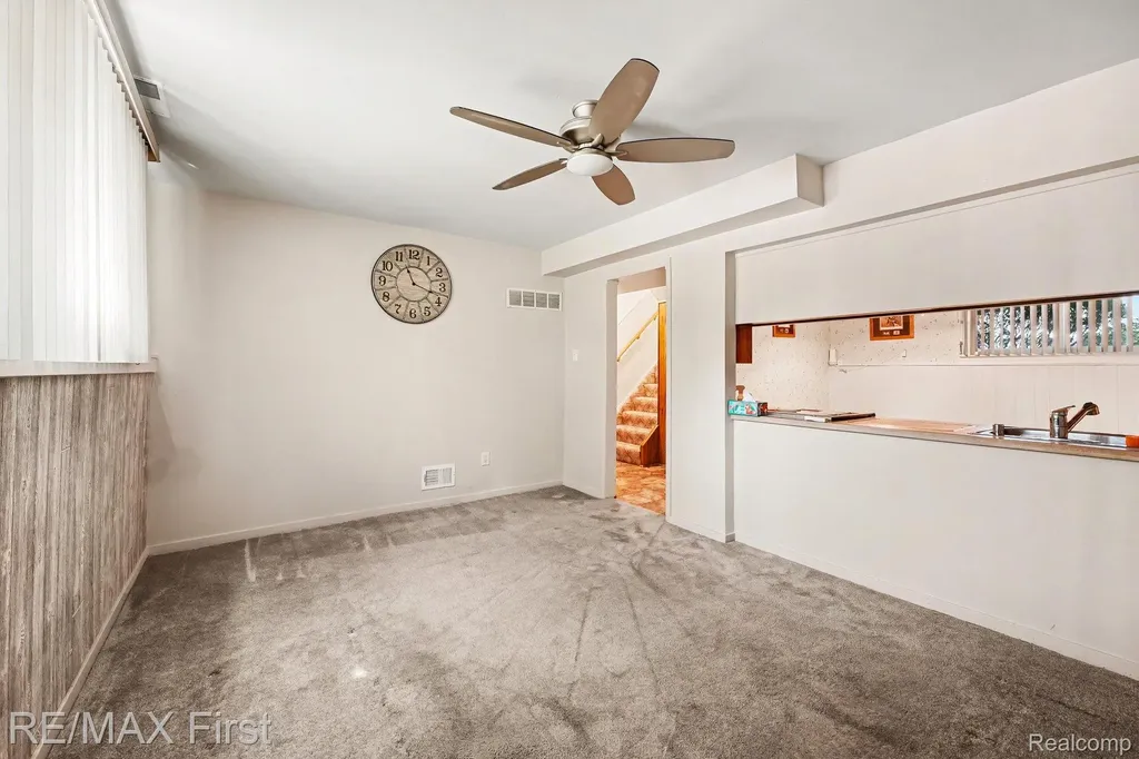 15628 Canberra Street Roseville City MI 48066