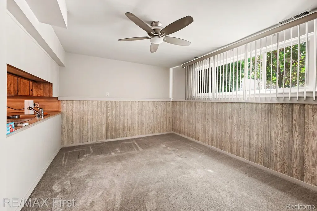 15628 Canberra Street Roseville City MI 48066