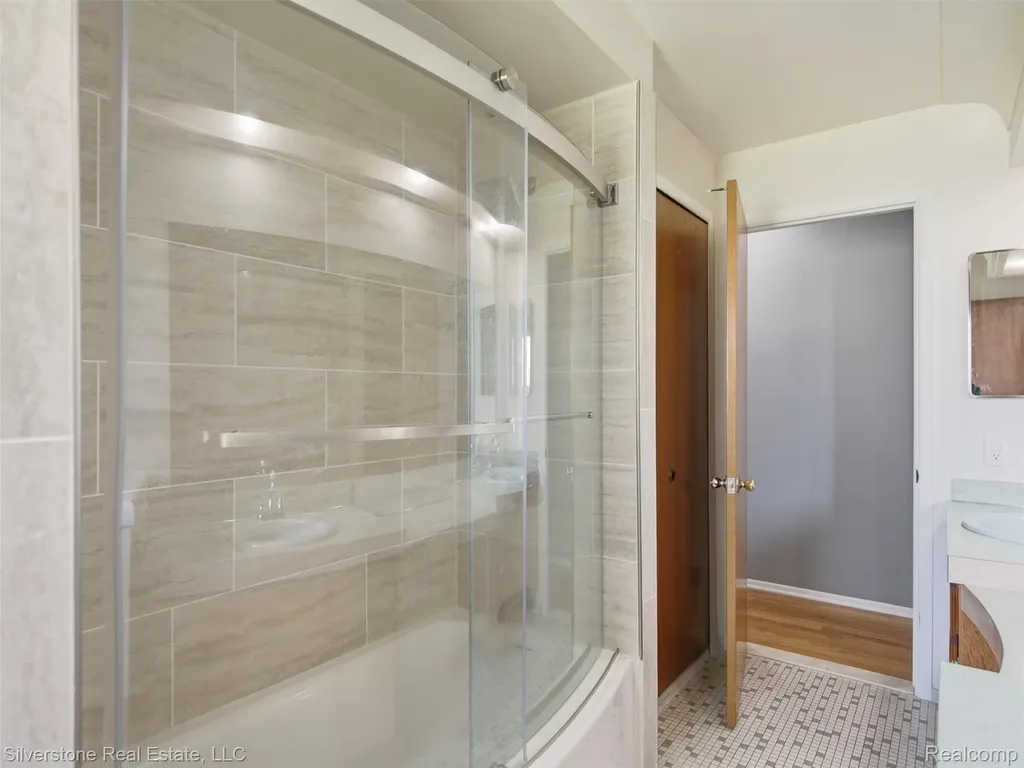 30314 Birch Tree Drive Warren City MI 48093