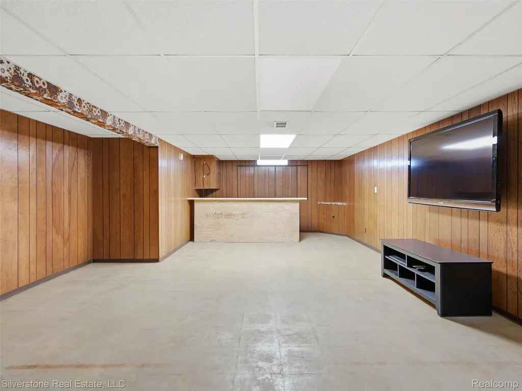 30314 Birch Tree Drive Warren City MI 48093