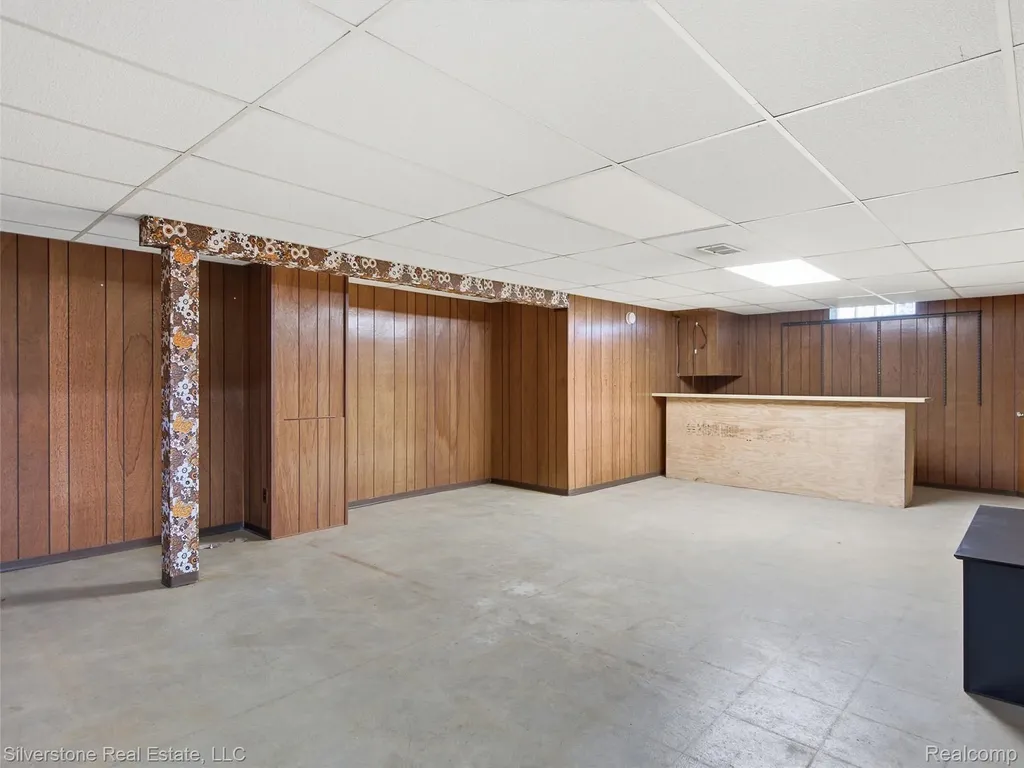 30314 Birch Tree Drive Warren City MI 48093