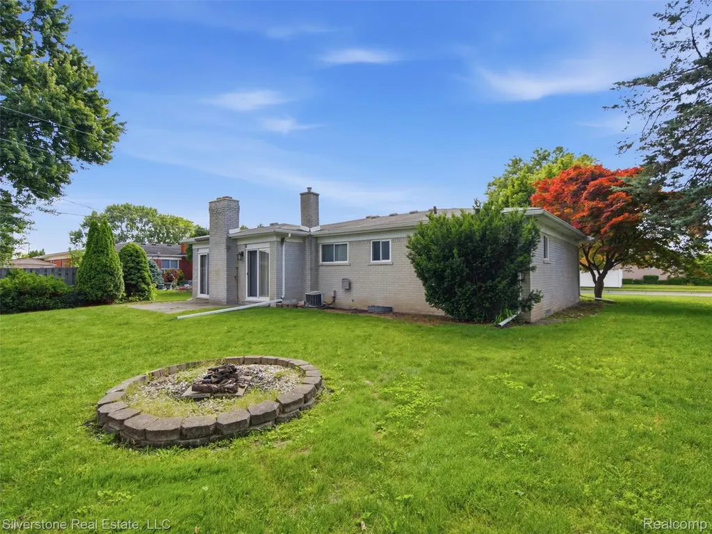 30314 Birch Tree Drive Warren City MI 48093