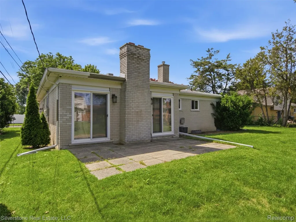 30314 Birch Tree Drive Warren City MI 48093