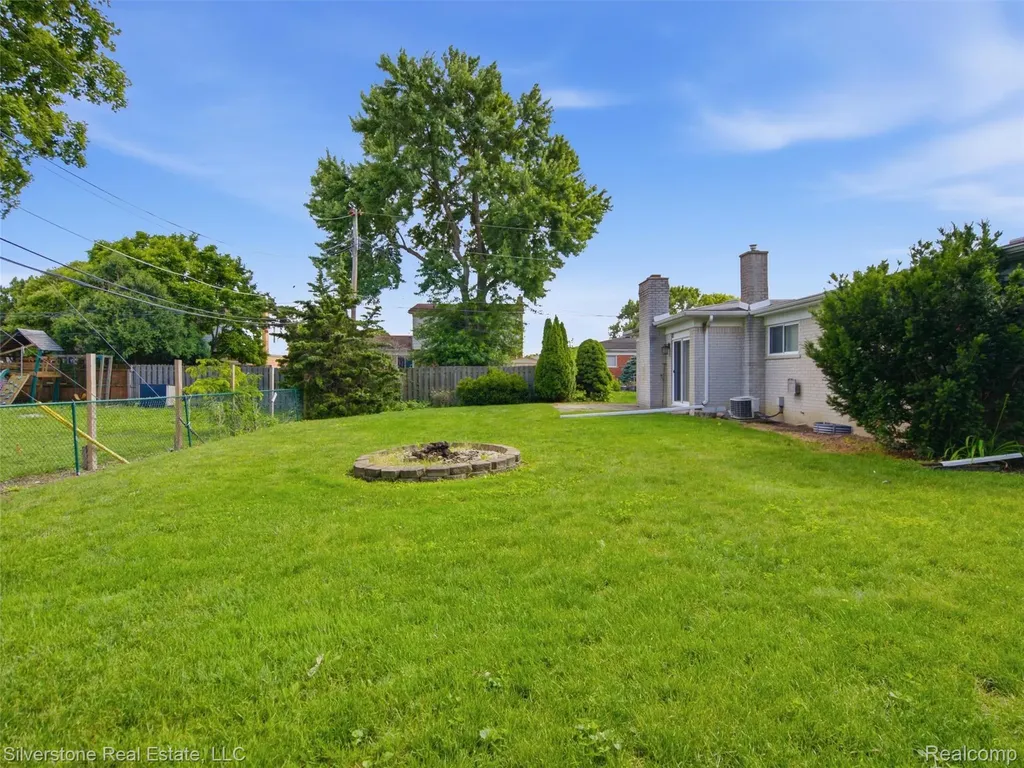 30314 Birch Tree Drive Warren City MI 48093
