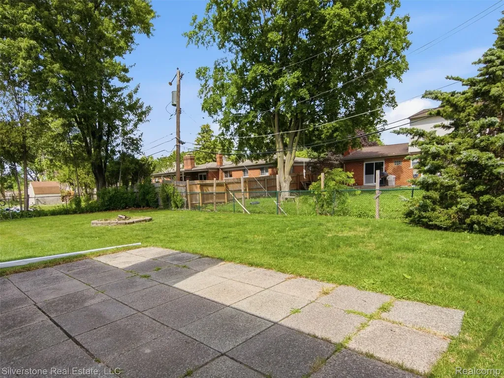 30314 Birch Tree Drive Warren City MI 48093