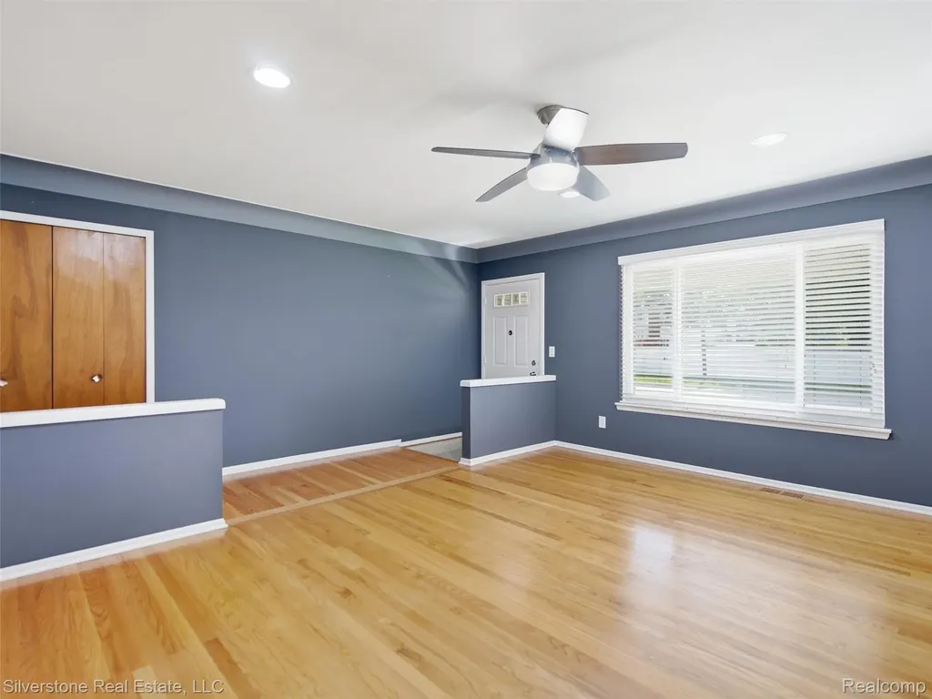 30314 Birch Tree Drive Warren City MI 48093