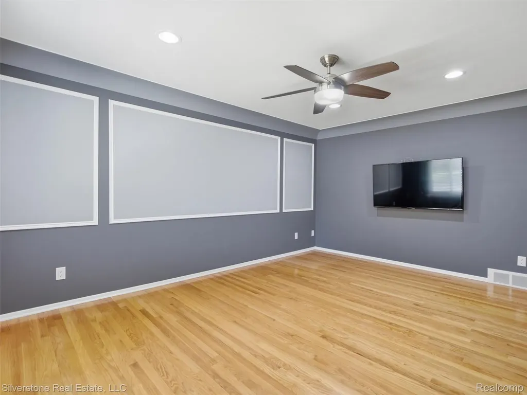 30314 Birch Tree Drive Warren City MI 48093