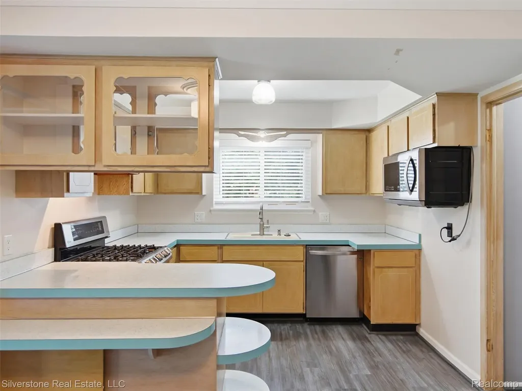 30314 Birch Tree Drive Warren City MI 48093
