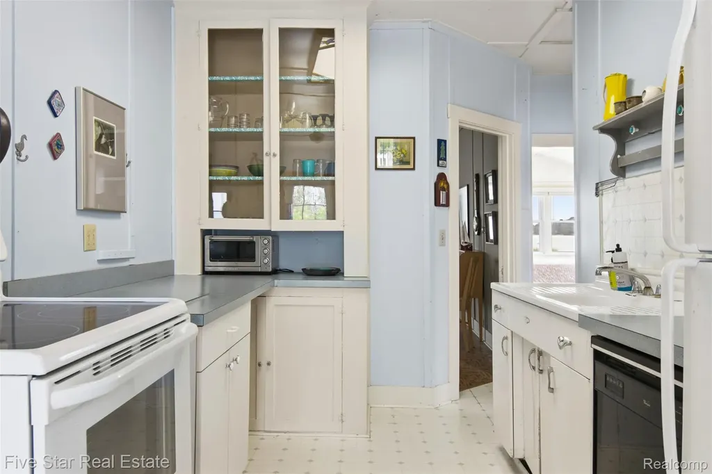 2588 Lakeview Road Onekama Township MI 49675