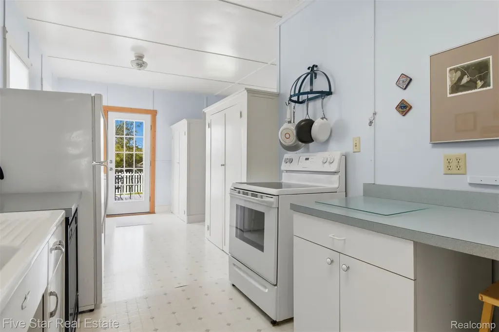 2588 Lakeview Road Onekama Township MI 49675