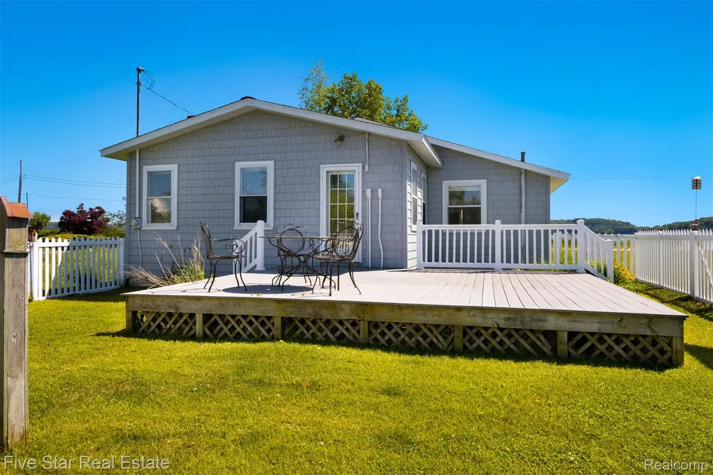 2588 Lakeview Road Onekama Township MI 49675