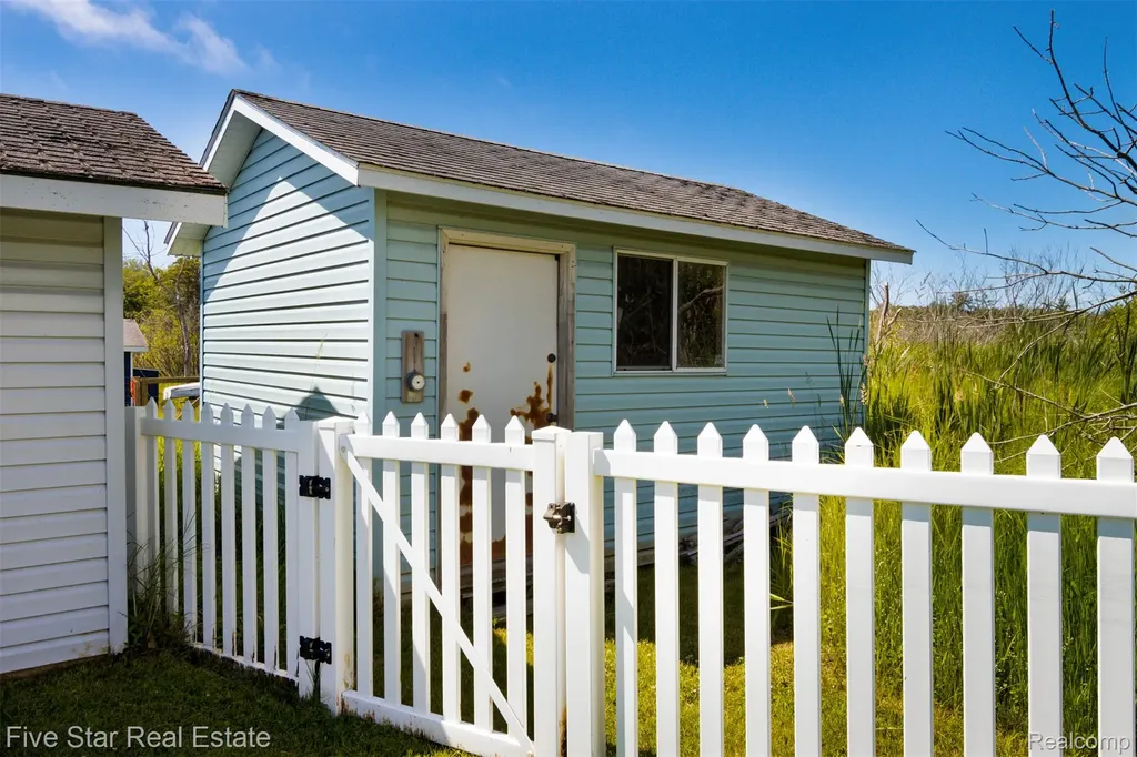 2588 Lakeview Road Onekama Township MI 49675