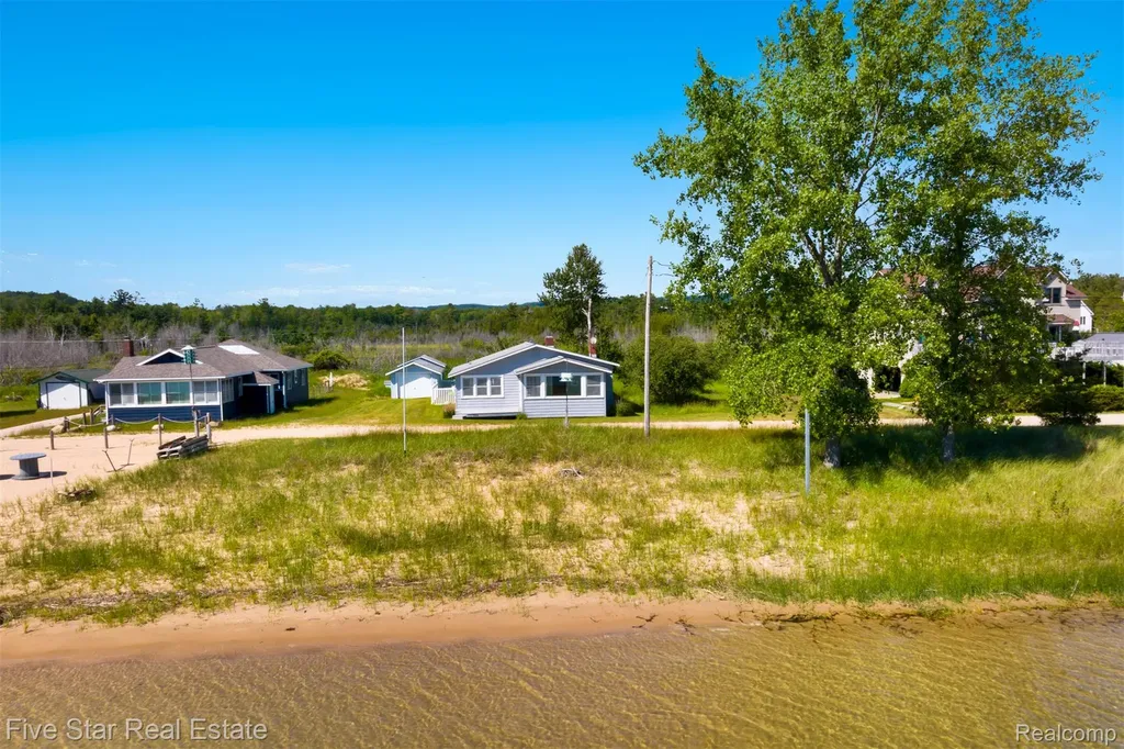 2588 Lakeview Road Onekama Township MI 49675