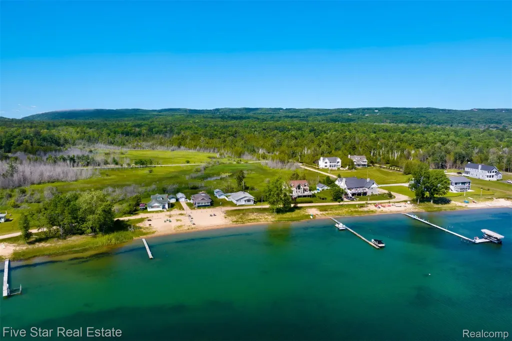 2588 Lakeview Road Onekama Township MI 49675