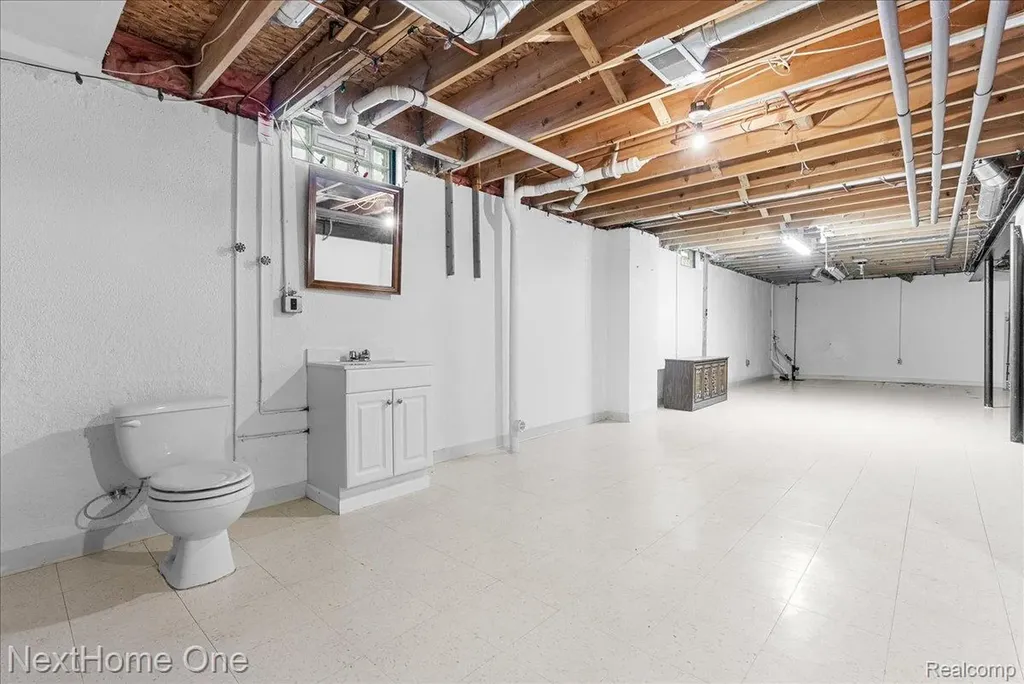 245 Winslow Circle Commerce Charter Township MI 48390