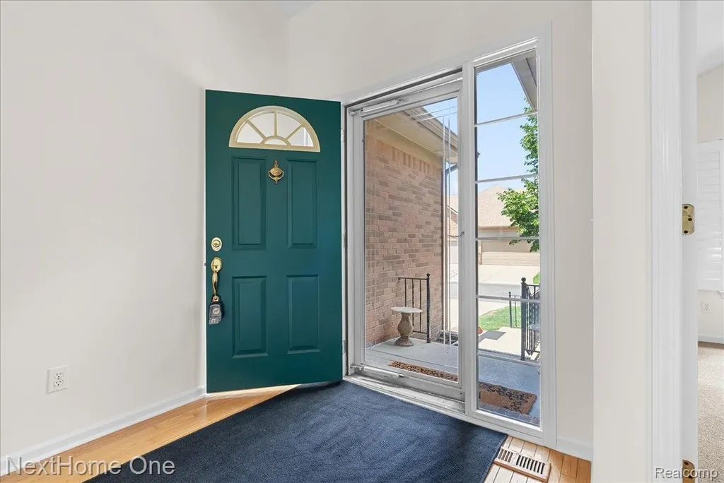 245 Winslow Circle Commerce Charter Township MI 48390