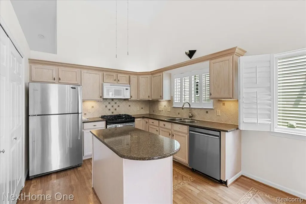 245 Winslow Circle Commerce Charter Township MI 48390