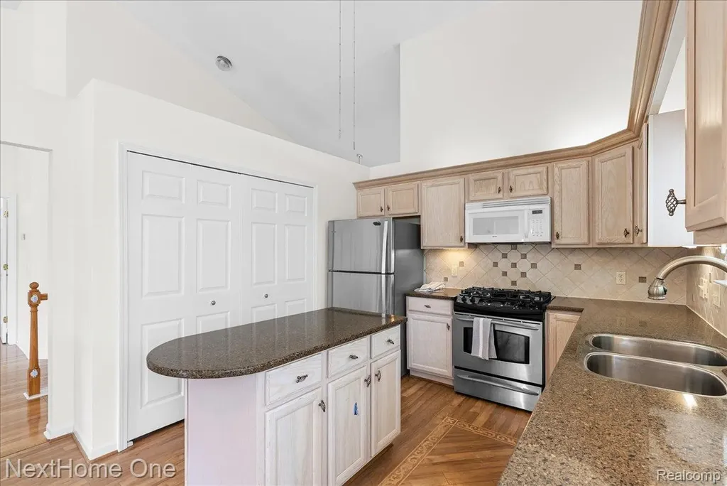 245 Winslow Circle Commerce Charter Township MI 48390