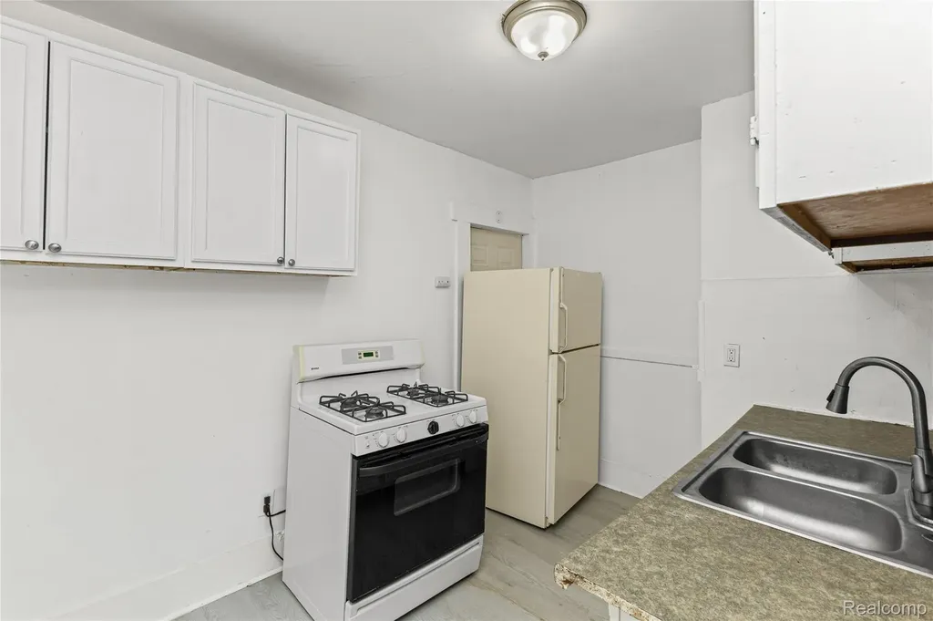 1995 Kendall Street Detroit City MI 48238