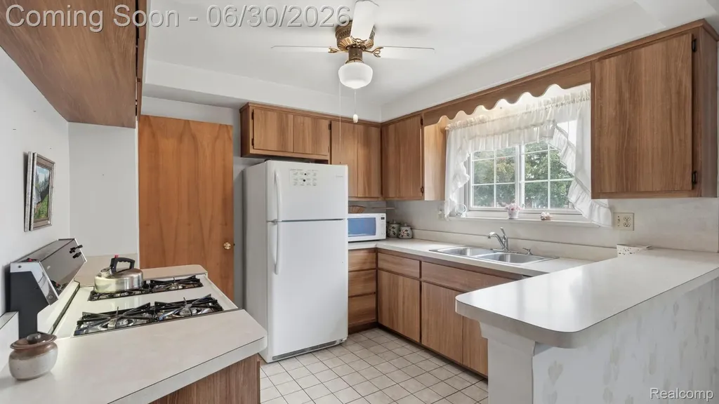 1862 Lakeview Street Trenton City MI 48183