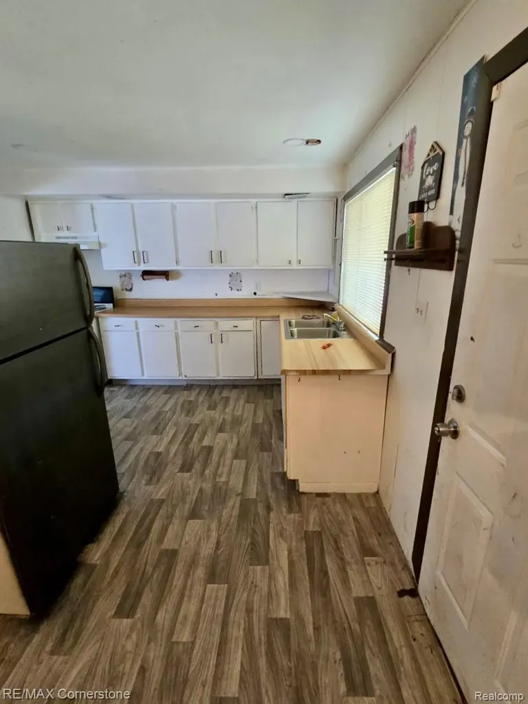 32257 Oscoda Court Westland City MI 48186