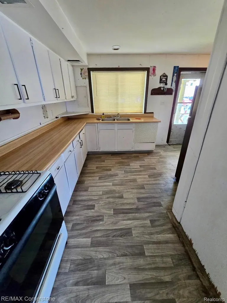 32257 Oscoda Court Westland City MI 48186