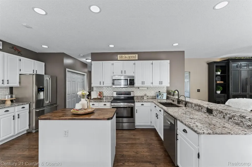 9298 Anacapa Bay Drive Hamburg Township MI 48169
