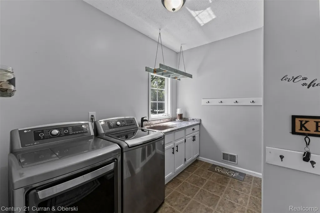 9298 Anacapa Bay Drive Hamburg Township MI 48169