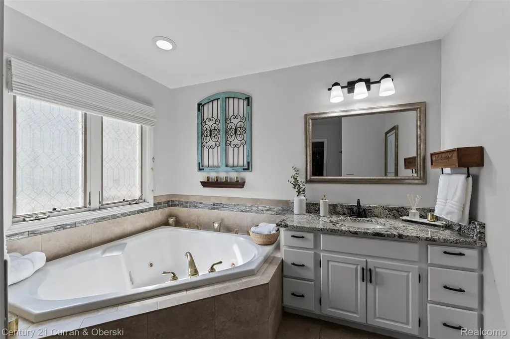 9298 Anacapa Bay Drive Hamburg Township MI 48169