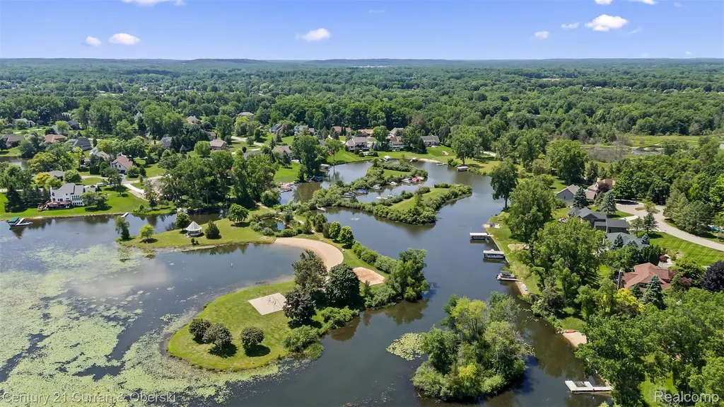 9298 Anacapa Bay Drive Hamburg Township MI 48169