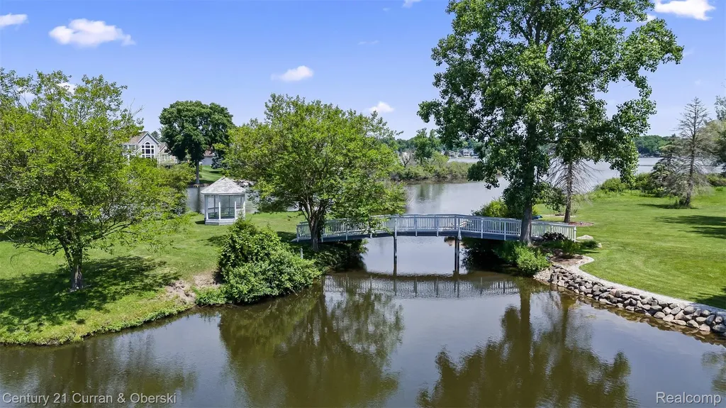9298 Anacapa Bay Drive Hamburg Township MI 48169