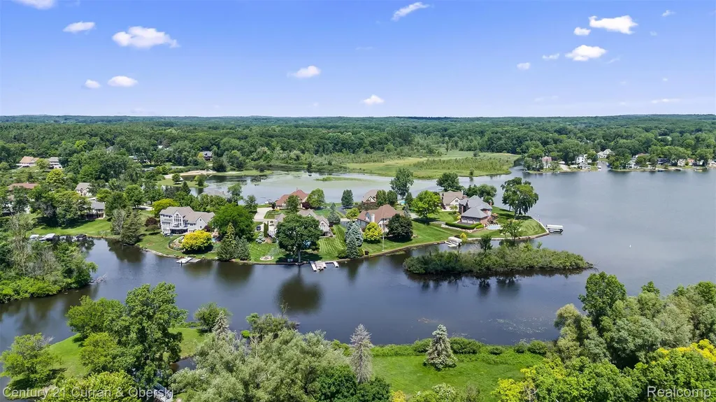 9298 Anacapa Bay Drive Hamburg Township MI 48169