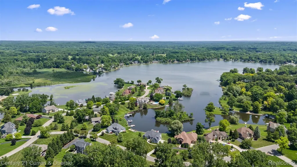 9298 Anacapa Bay Drive Hamburg Township MI 48169