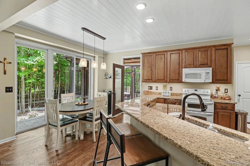651 Wynstone Circle N Oakland Charter Township MI 48363