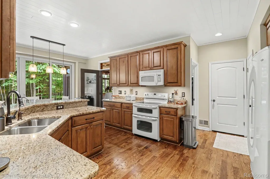 651 Wynstone Circle N Oakland Charter Township MI 48363