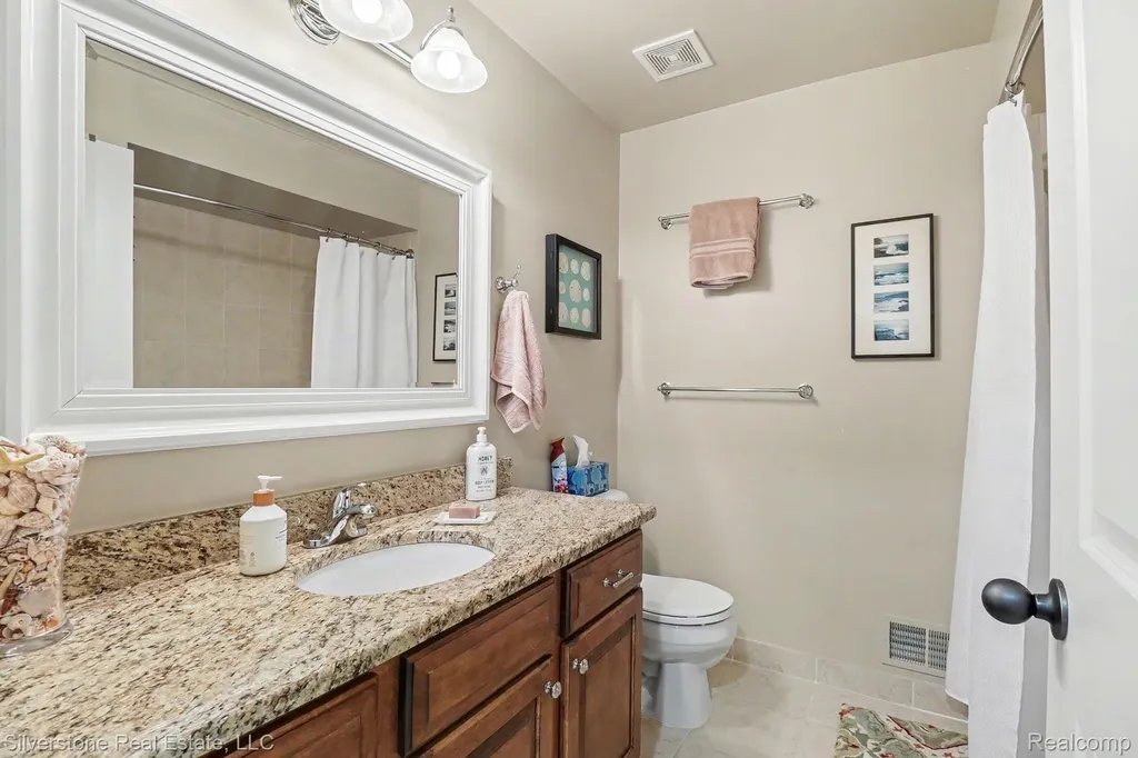651 Wynstone Circle N Oakland Charter Township MI 48363