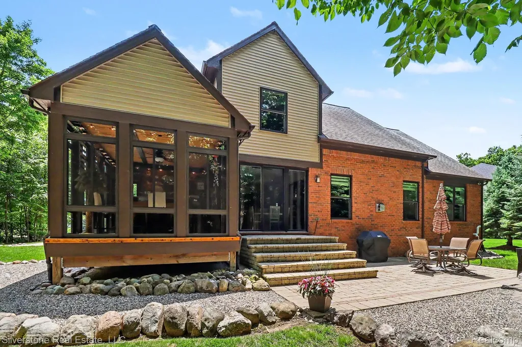 651 Wynstone Circle N Oakland Charter Township MI 48363