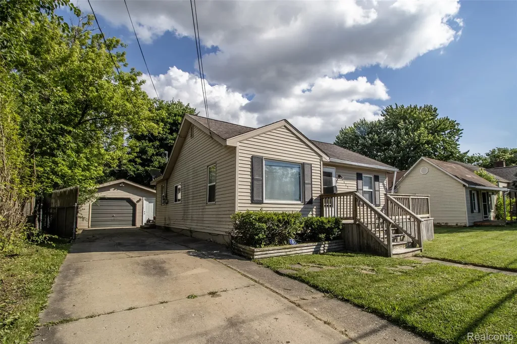 2829 Chicago Boulevard Flint City MI 48503