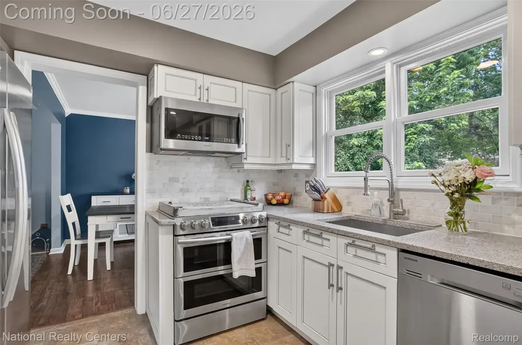 19682 Stamford Drive Livonia City MI 48152