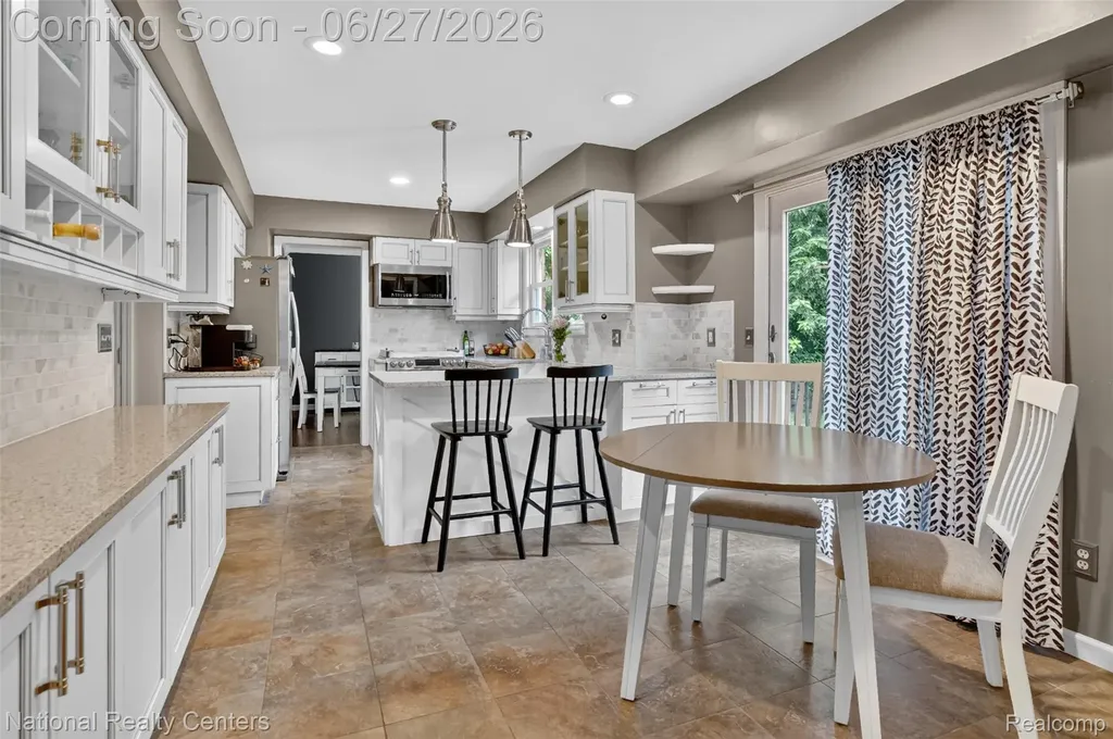 19682 Stamford Drive Livonia City MI 48152