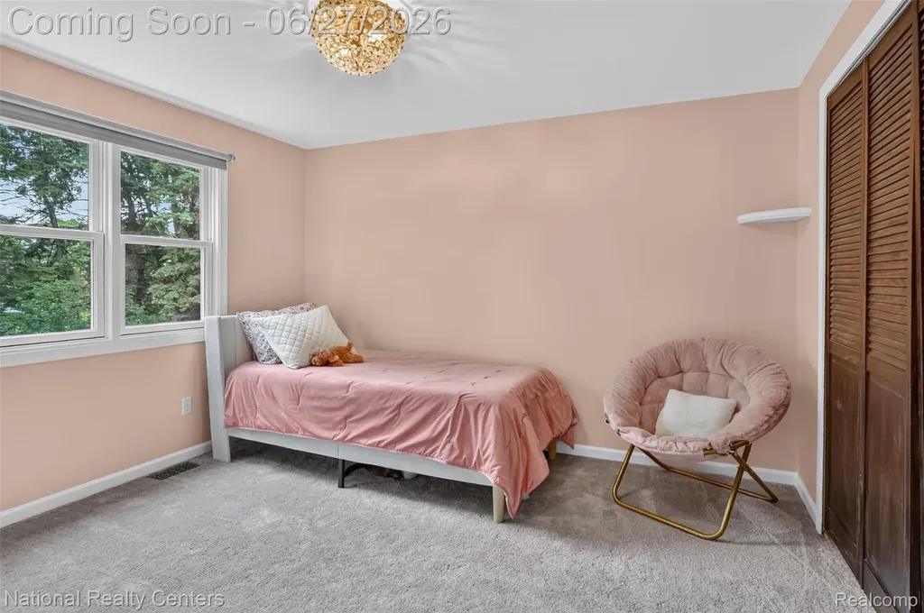 19682 Stamford Drive Livonia City MI 48152