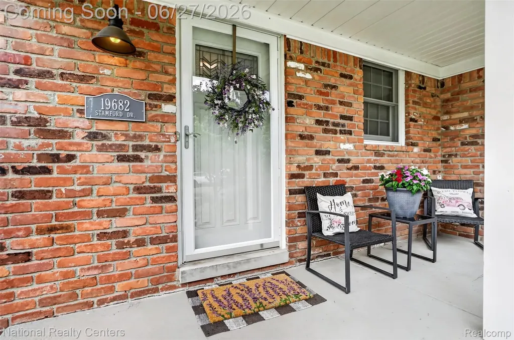 19682 Stamford Drive Livonia City MI 48152