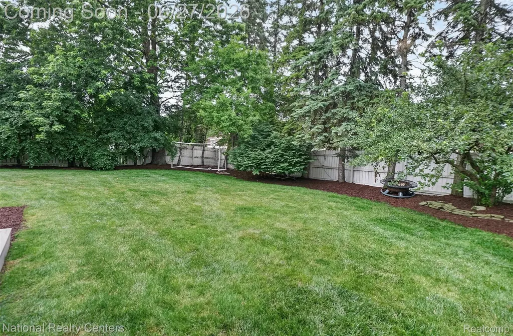 19682 Stamford Drive Livonia City MI 48152